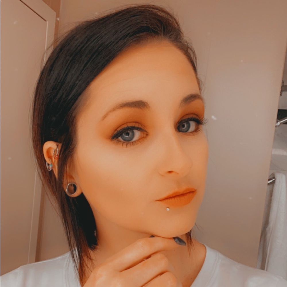 Meet your Posher, Tiffany